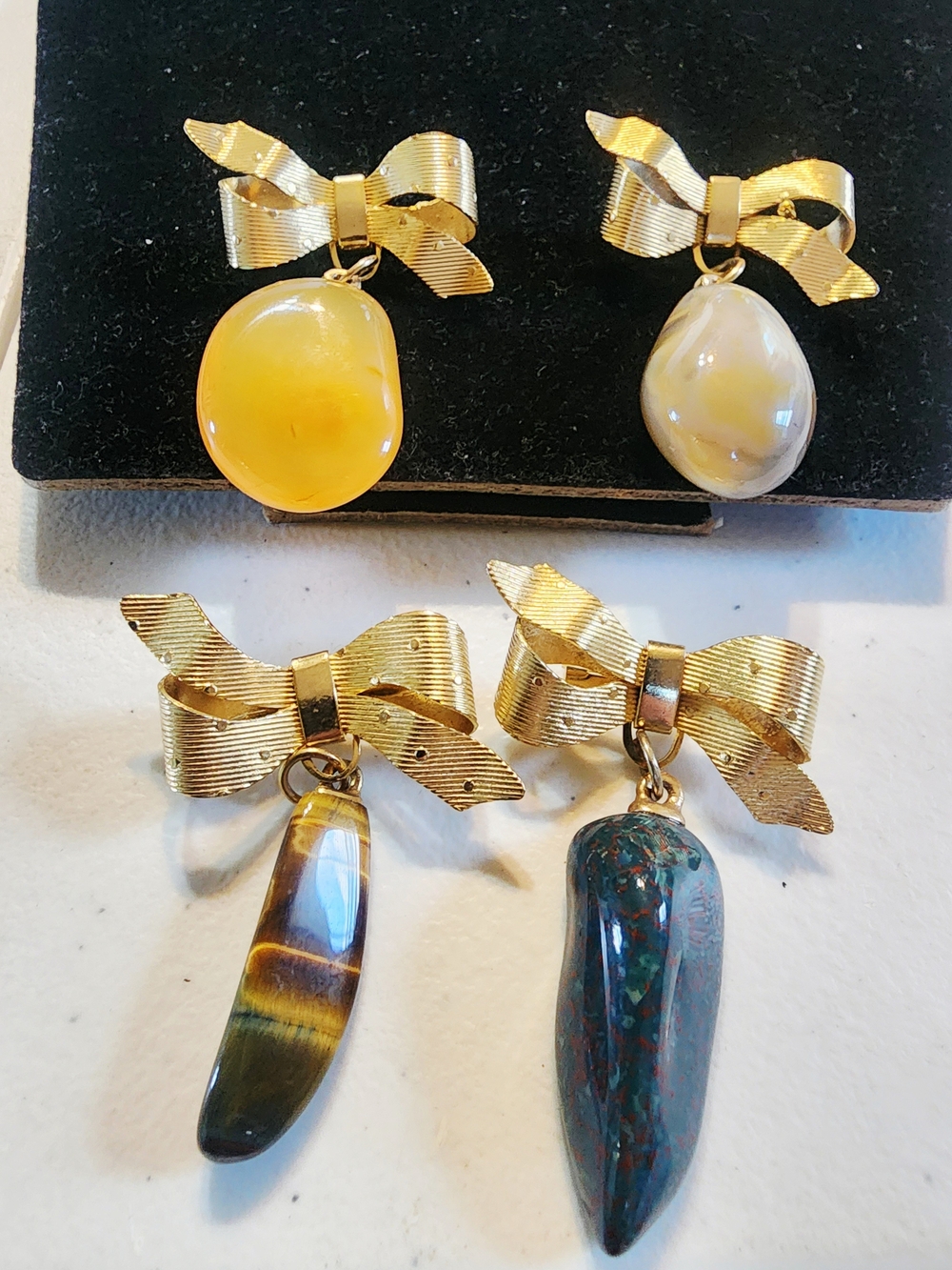 Vintage Gold Bow Brooch Pins Lot of 4 Amber Agate Tigers Eye Bloodstone